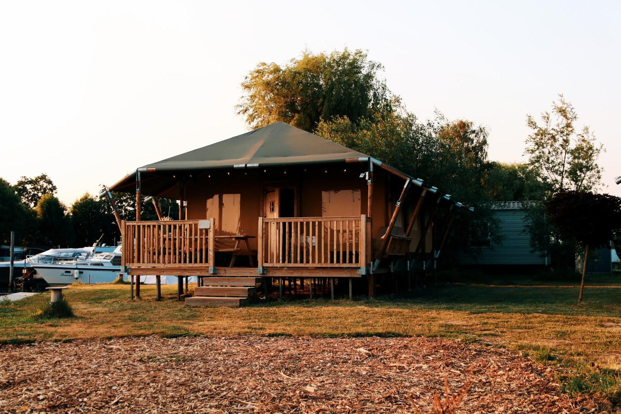 Luxury Lake Lodge Alphen  Exteriör bild