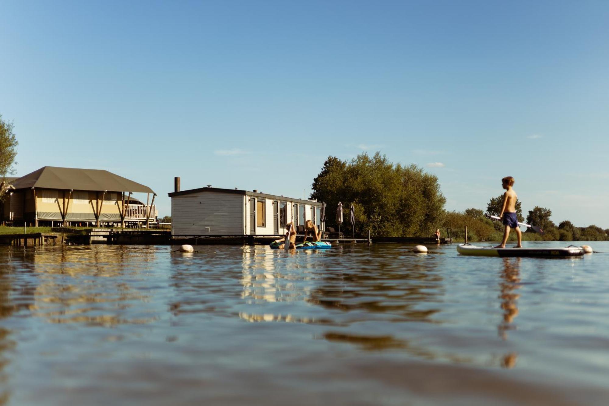 Luxury Lake Lodge Alphen  Exteriör bild